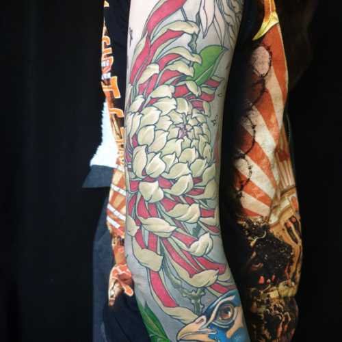 52 chrysanthème couleur bras tatouage japonais