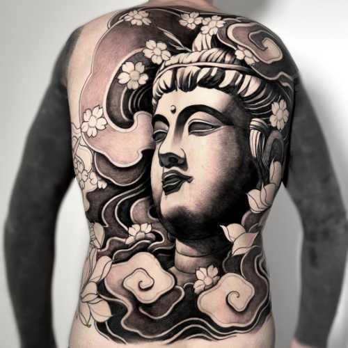 Tatouage japonais dos noir et gris bouddha