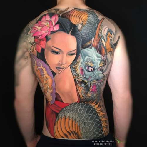 81 tatouage japonais dos dragon woman